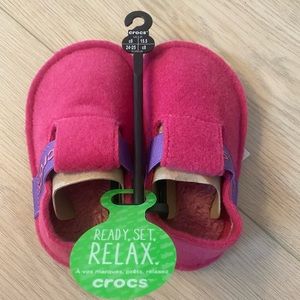 Crocs size 8 (toddlers) hot pink slippers